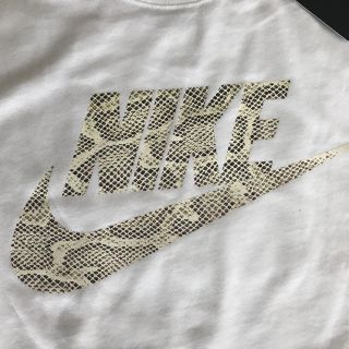 ナイキ(NIKE)のNIKE  ロンT  エアフォース1蛇柄  ホワイトXL(Tシャツ/カットソー(七分/長袖))