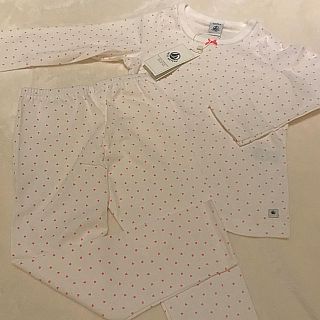 プチバトー(PETIT BATEAU)のプチバトー ハートプリント長袖パジャマ 3ans 新品(パジャマ)