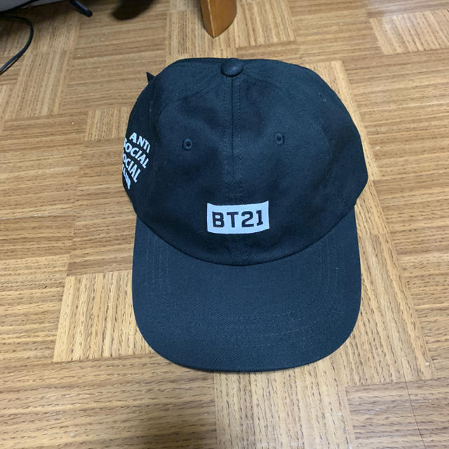 防弾少年団(BTS)(ボウダンショウネンダン)のAntisocialsocialclub BT21 Collab  キャップ レディースの帽子(キャップ)の商品写真