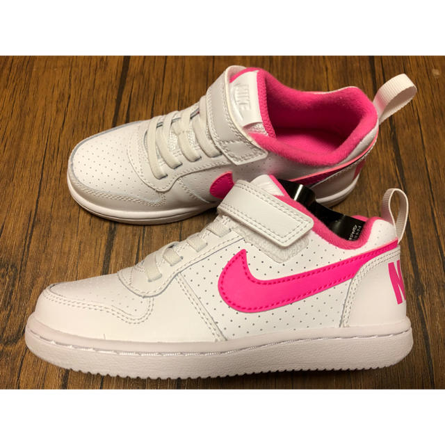 NIKE(ナイキ)のNIKE COURT BOROUGH LOW   17.5cm タイムセール キッズ/ベビー/マタニティのキッズ靴/シューズ(15cm~)(スニーカー)の商品写真