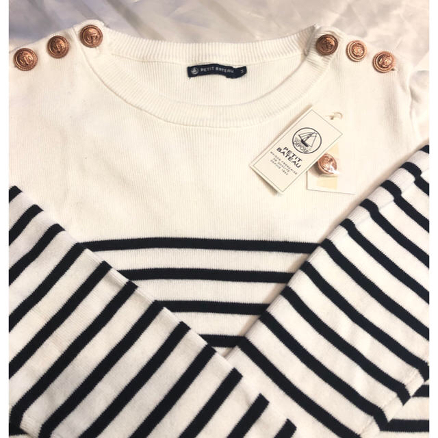 PETIT BATEAU(プチバトー)のプチバトー ボーダーニットコットン ホワイト M ボタンデザイン 美品!! レディースのトップス(ニット/セーター)の商品写真