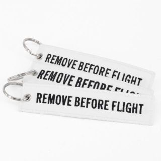 新品☆『REMOVE BEFORE FLIGHT』(刺繍タイプ/白)キーチェーン(その他)