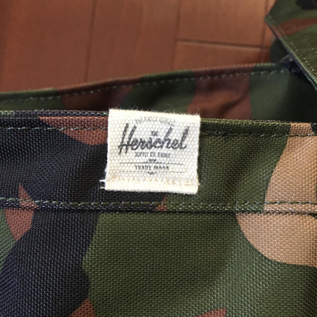 HERSCHEL(ハーシェル)のHerschel ハーシェル カモフラトート メンズのバッグ(トートバッグ)の商品写真