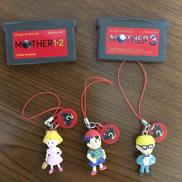 任天堂(ニンテンドウ)のMOTHER ソフト & ストラップ エンタメ/ホビーのゲームソフト/ゲーム機本体(携帯用ゲームソフト)の商品写真