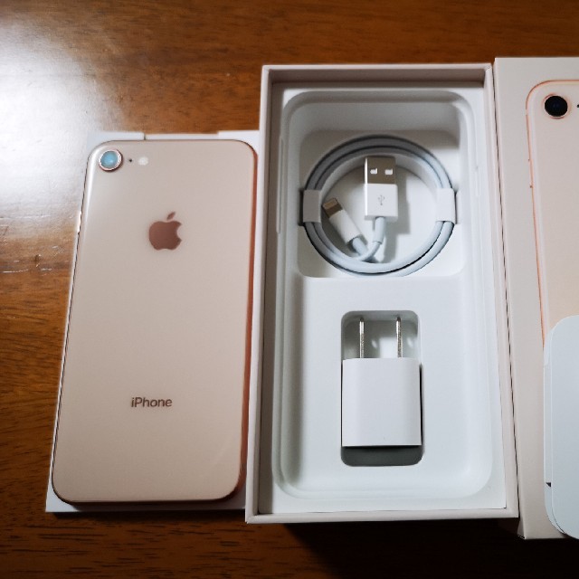 iPhone(アイフォーン)のiPhone 8 64GB 新品☆ゴールド☆SIMフリー スマホ/家電/カメラのスマートフォン/携帯電話(スマートフォン本体)の商品写真