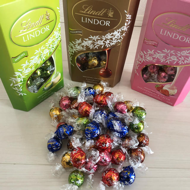 Lindt(リンツ)のリンツリンドールチョコ 6種類 50個 コストコ 残り4セット 早い者勝ち💨 食品/飲料/酒の食品(菓子/デザート)の商品写真