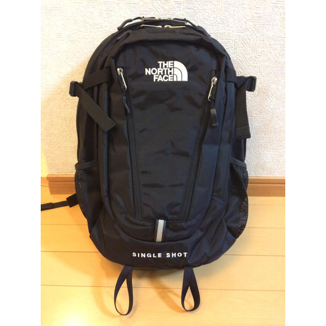 THE NORTH FACE(ザノースフェイス)のTHE NORTH FACE/ザノースフェイスシングルショット/黒/23L/新品 レディースのバッグ(リュック/バックパック)の商品写真