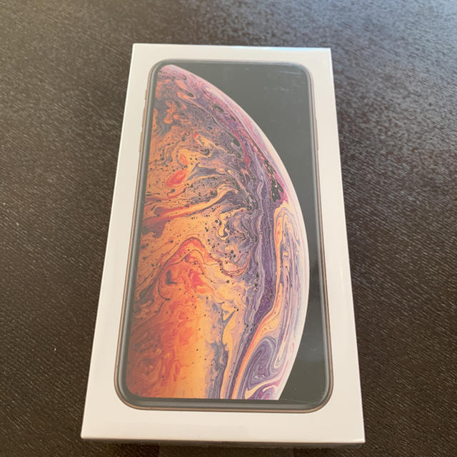 Apple(アップル)のiPhone xs  max 64ギガ   ゴールド  新品未開封  ドコモ スマホ/家電/カメラのスマートフォン/携帯電話(スマートフォン本体)の商品写真