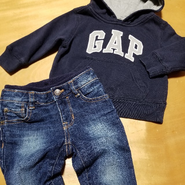 babyGAP(ベビーギャップ)のベビーギャップ パーカー デニムパンツ セット キッズ/ベビー/マタニティのベビー服(~85cm)(トレーナー)の商品写真