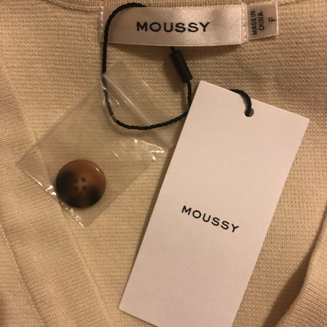 moussy(マウジー)の今季新作♡MOUSSY V NECK SHORT カーディガン♡新品タグ付き レディースのトップス(カーディガン)の商品写真