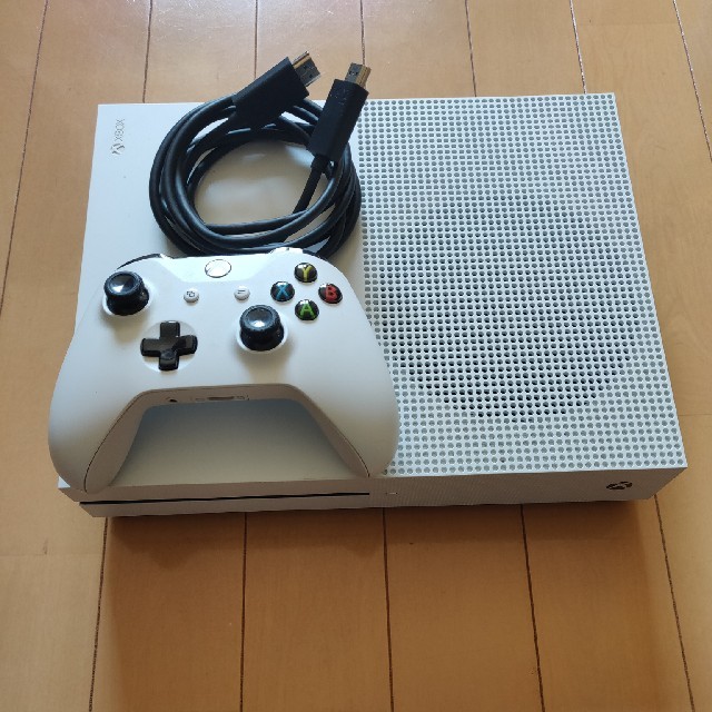 Xbox(エックスボックス)のXBOX ONE S エンタメ/ホビーのゲームソフト/ゲーム機本体(家庭用ゲーム機本体)の商品写真