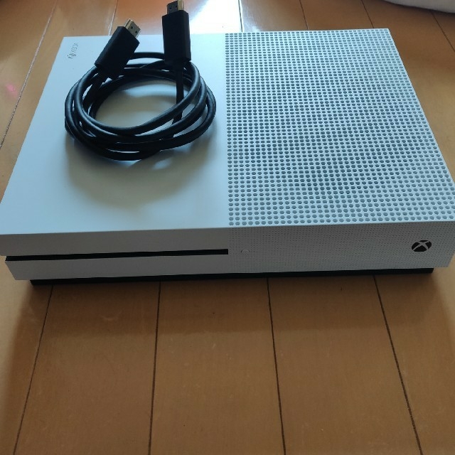 Xbox(エックスボックス)のXBOX ONE S エンタメ/ホビーのゲームソフト/ゲーム機本体(家庭用ゲーム機本体)の商品写真