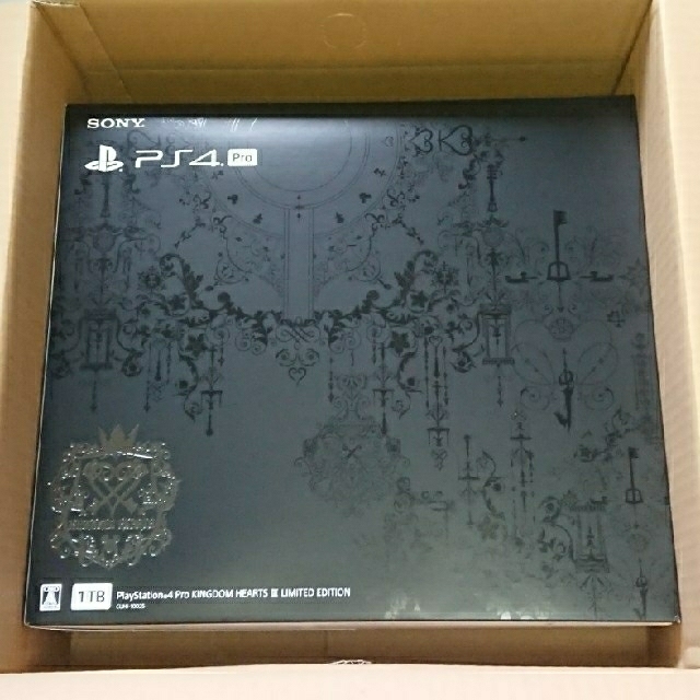 PlayStation4(プレイステーション4)のPS4Pro KINGDOM HEARTSIII LIMITED EDITION エンタメ/ホビーのゲームソフト/ゲーム機本体(家庭用ゲーム機本体)の商品写真