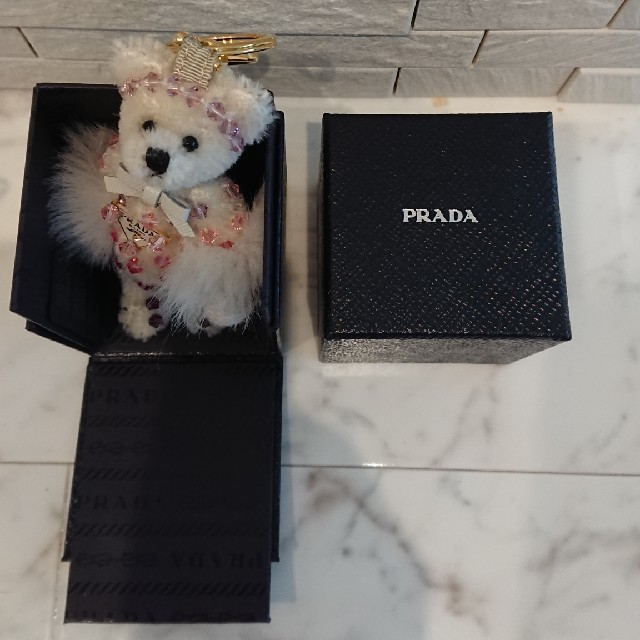 PRADA(プラダ)の売り切り♥️美品☆プラダ くま ベア キーホルダー ベアー  レディースのファッション小物(キーホルダー)の商品写真