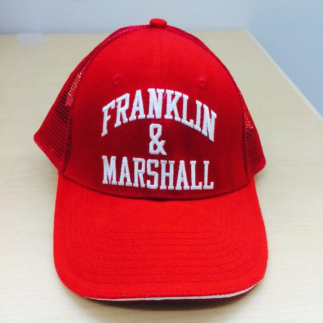 FRANKLIN&MARSHALL(フランクリンアンドマーシャル)の【フランクリンマーシャル】赤キャップ レディースの帽子(キャップ)の商品写真
