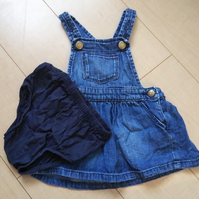 babyGAP(ベビーギャップ)のGAP 70cm デニムジャンパースカート キッズ/ベビー/マタニティのベビー服(~85cm)(スカート)の商品写真