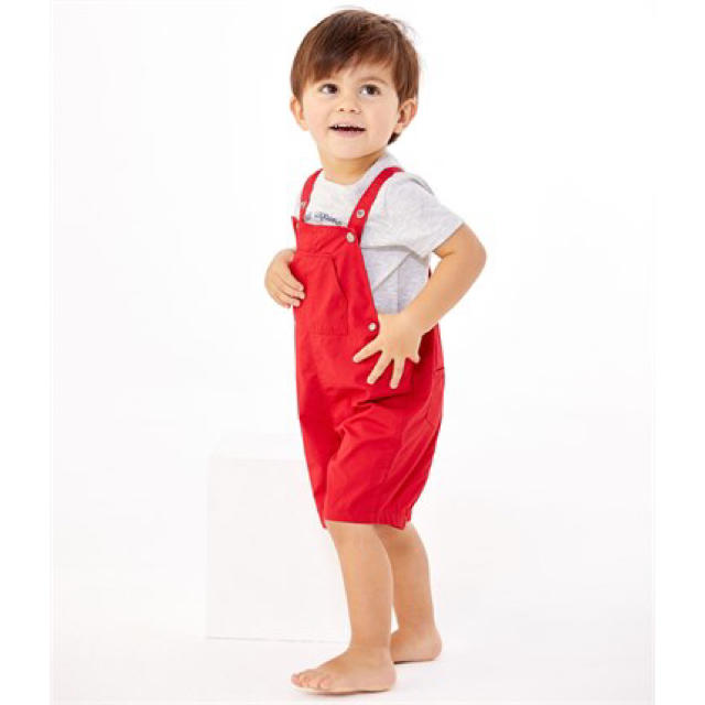 PETIT BATEAU(プチバトー)の新品 プチバトー カラー ショート サロペット 18m 24m レッド キッズ/ベビー/マタニティのキッズ服男の子用(90cm~)(パンツ/スパッツ)の商品写真