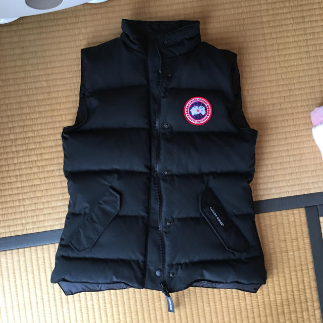 CANADA GOOSE(カナダグース)のカナダグース ダウンベスト レディースのジャケット/アウター(ダウンベスト)の商品写真