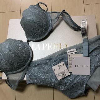 ラペルラ(LA PERLA)の新品未使用 ラペルラ セットアップ  水色 ブラ3B×ショーツ2(ブラ&ショーツセット)