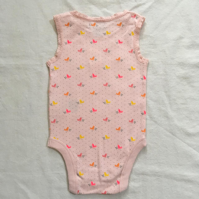 babyGAP(ベビーギャップ)の『新品』babyGap 女の子用 ノースリーブボディ 70㎝サイズ キッズ/ベビー/マタニティのベビー服(~85cm)(肌着/下着)の商品写真