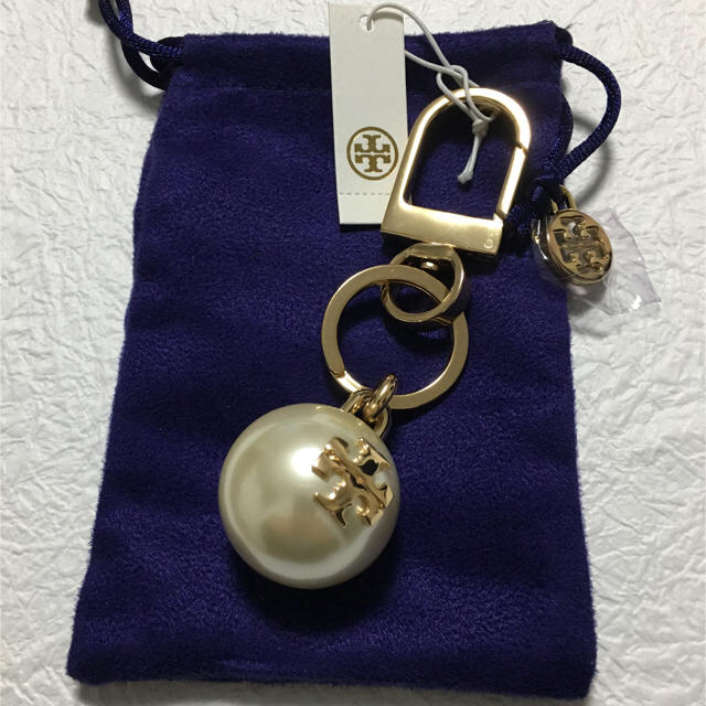 Tory Burch(トリーバーチ)の♡きゃさりん♡様専用★【新品未使用】トリーバーチ 大粒パール キーホルダー レディースのファッション小物(キーホルダー)の商品写真