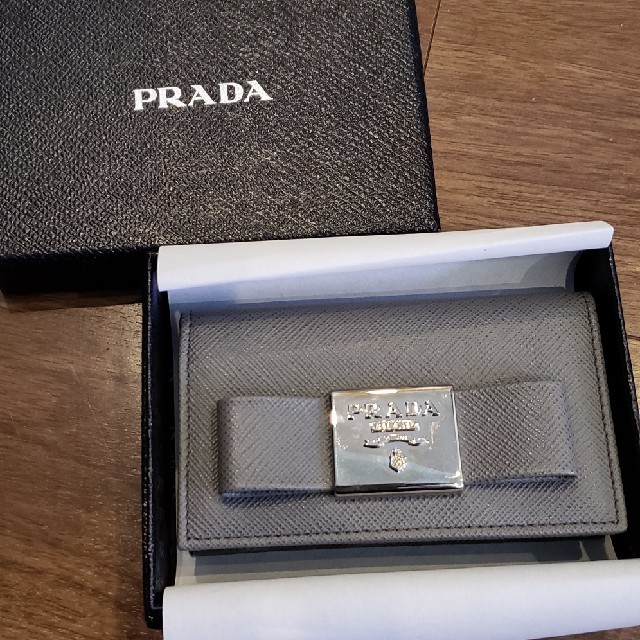 PRADA リボン付きカードケース　新品