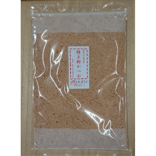 枕崎産本枯本鰹節血合抜原料 特上粉かつお 100g 食品/飲料/酒の加工食品(乾物)の商品写真