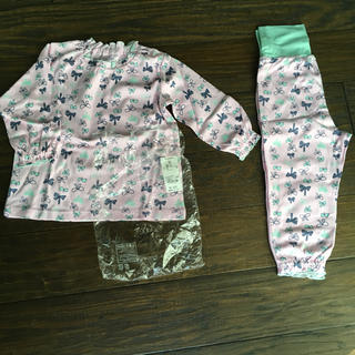 コンビミニ(Combi mini)のパジャマ 90 ピンク 新品未使用(パジャマ)