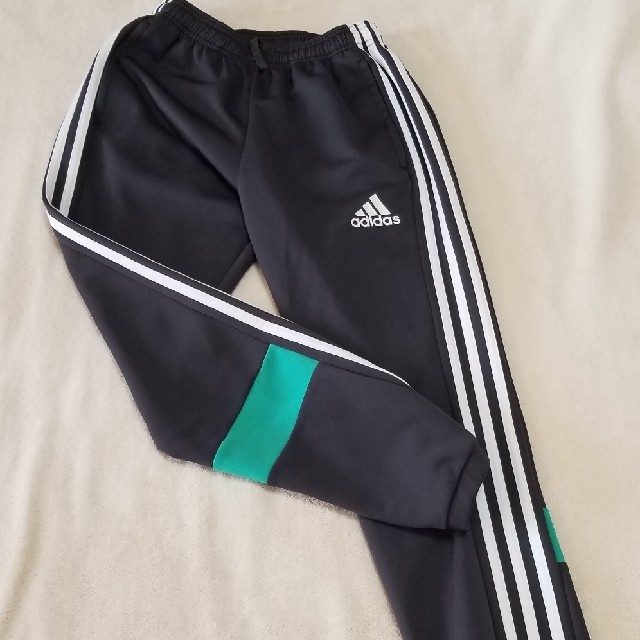 adidas(アディダス)の風さま専用！adidas ジャージ ズボン 150cm キッズ/ベビー/マタニティのキッズ服男の子用(90cm~)(パンツ/スパッツ)の商品写真