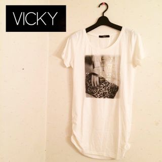 ビッキー(VICKY)のVICKY ラインストーン付Tシャツ(Tシャツ(半袖/袖なし))