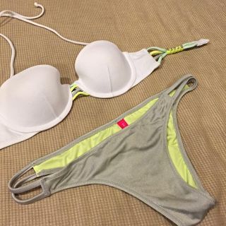 ヴィクトリアズシークレット(Victoria's Secret)のヴィクシー水着2015新作(水着)