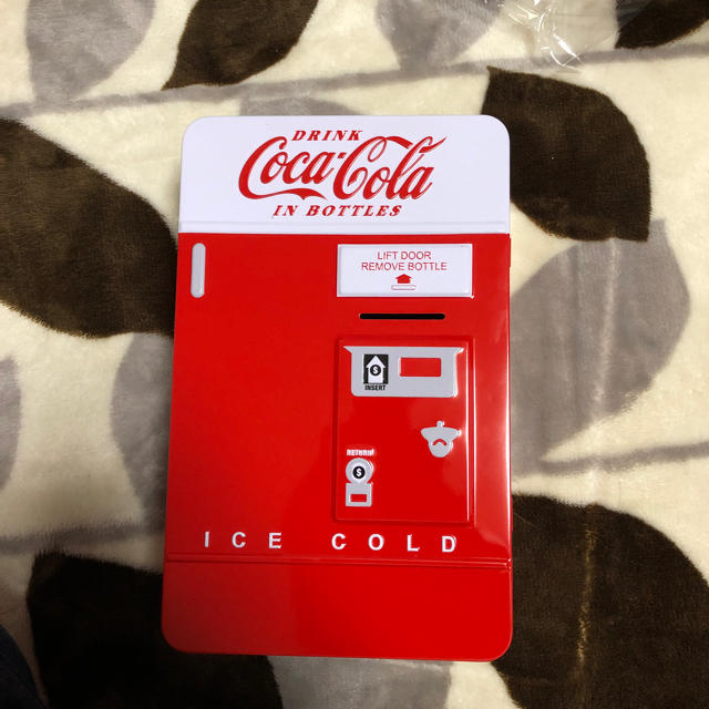 コカ・コーラ(コカコーラ)の値下げしました コカコーラ 貯金箱 台湾限定 冷蔵庫型 インテリア インテリア/住まい/日用品のインテリア小物(置物)の商品写真
