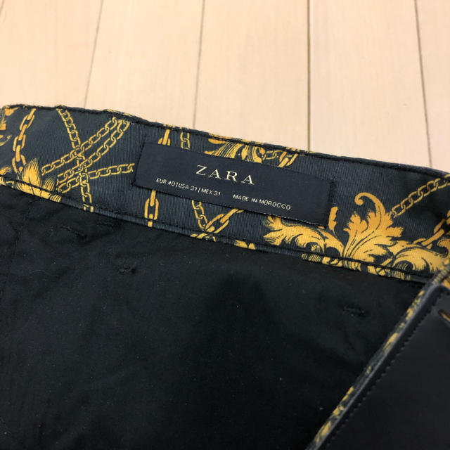 ZARA(ザラ)のZARA バロック調 チェーン柄パンツ 31 メンズのパンツ(チノパン)の商品写真