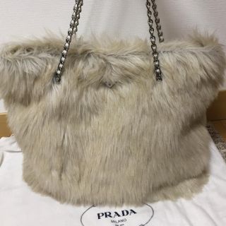 プラダ(PRADA)のPRADA エコファーチェーンバッグ 美品(ハンドバッグ)