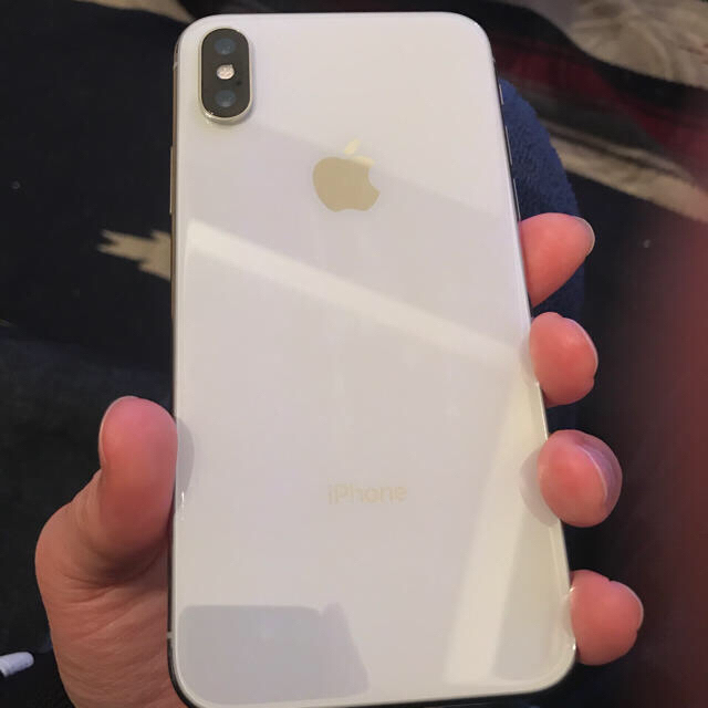 iPhone(アイフォーン)のiphone X simフリー 64GB ケース ガラスフィルムおまけ付き スマホ/家電/カメラのスマートフォン/携帯電話(スマートフォン本体)の商品写真