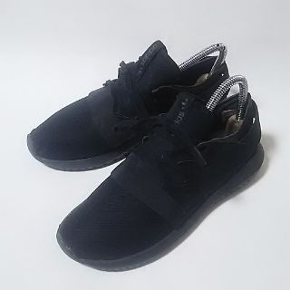 アディダス(adidas)の
定価15100円即完売!アディダスチュブラーヴァイラルスニーカー人気の黒


(スニーカー)