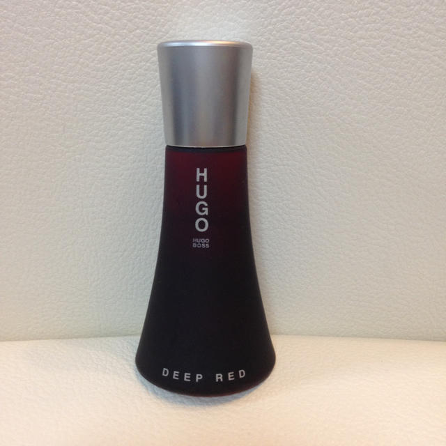 HUGO BOSS(ヒューゴボス)のヒューゴボス ディープレッド 30ml コスメ/美容の香水(香水(女性用))の商品写真