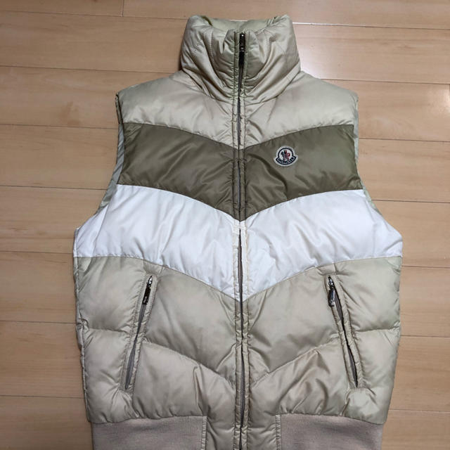 MONCLER(モンクレール)のモンクレール ダウン ベスト サイズ 1  レディースのジャケット/アウター(ダウンベスト)の商品写真