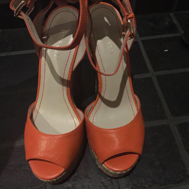 NINE WEST(ナインウエスト)の未使用 オレンジウェッジサンダル レディースの靴/シューズ(サンダル)の商品写真