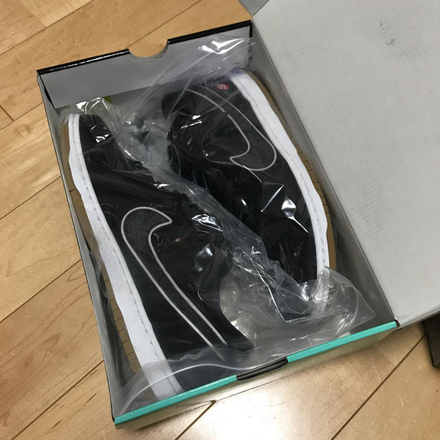 NIKE(ナイキ)の最終値下げ中NIKE SB DUNK LOW ナイキ ダンク エスビー 限定 メンズの靴/シューズ(スニーカー)の商品写真