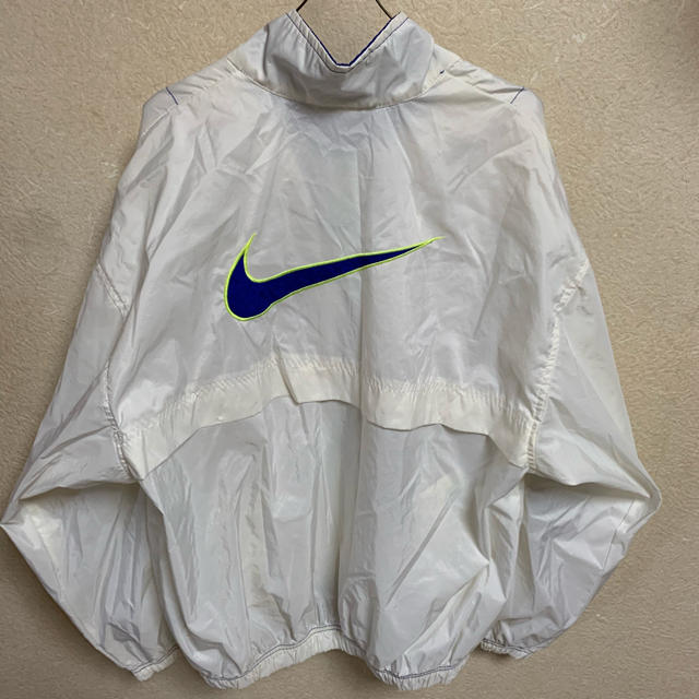 NIKE - 90s NIKE ナイロンジャケット ビッグスウォッシュ 古着 ビンテージ 白の通販 by 602. ※次回発送2/8｜ナイキならラクマ