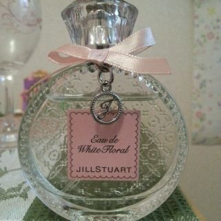 ジルバイジルスチュアート(JILL by JILLSTUART)のオード　ホワイトフローラル(香水(女性用))