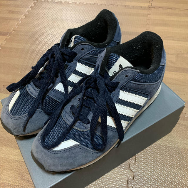 adidas(アディダス)のmamanpour3R様  adidas スニーカー レディース 22.5cm レディースの靴/シューズ(スニーカー)の商品写真