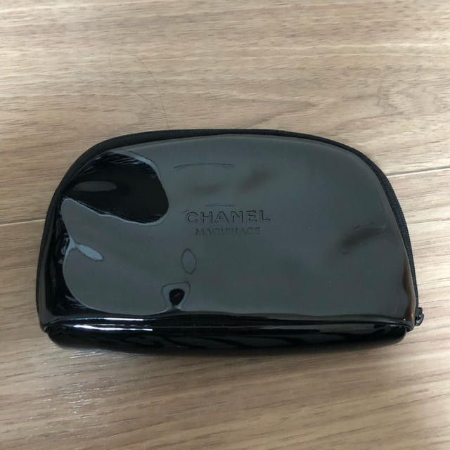 CHANEL(シャネル)のシャネル ノベルティポーチ エナメル ブラック レディースのファッション小物(ポーチ)の商品写真