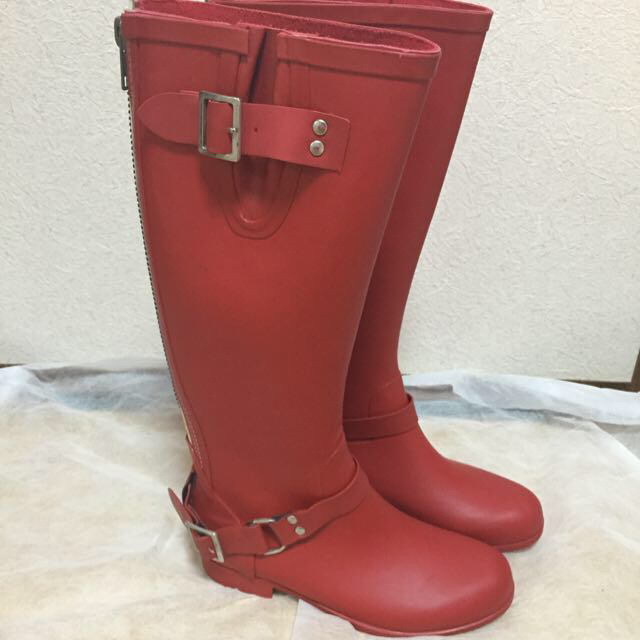 Steve Madden(スティーブマデン)の未使用 赤がかわいいジップ付レインブーツ レディースの靴/シューズ(レインブーツ/長靴)の商品写真