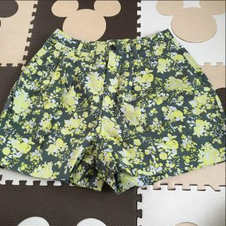 ユニクロ(UNIQLO)のUNIQLO❤︎花柄ショートパンツ☻(ショートパンツ)