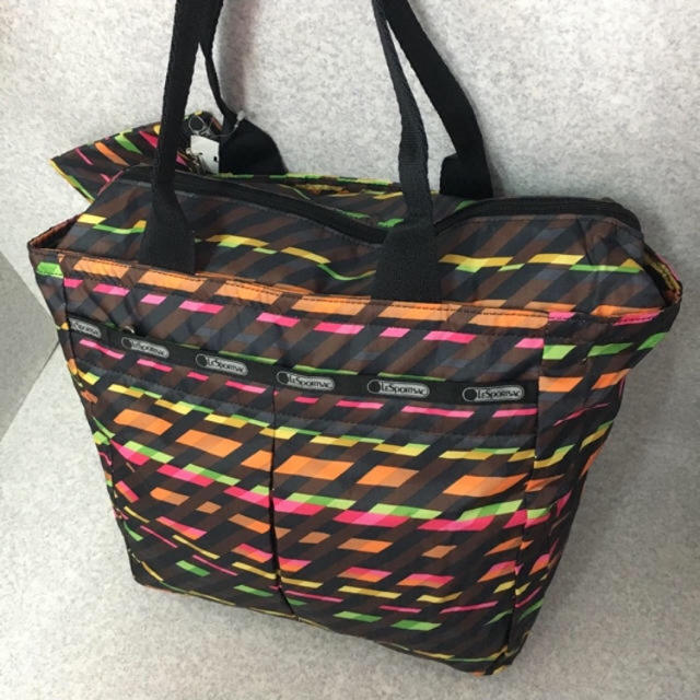 LeSportsac(レスポートサック)のレスポートサック 7830 ミディアムトライベッカトート 4659  レディースのバッグ(トートバッグ)の商品写真