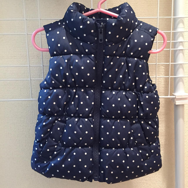 babyGAP(ベビーギャップ)のbabyGAP 女の子用 ダウンベスト 80 キッズ/ベビー/マタニティのベビー服(~85cm)(ジャケット/コート)の商品写真