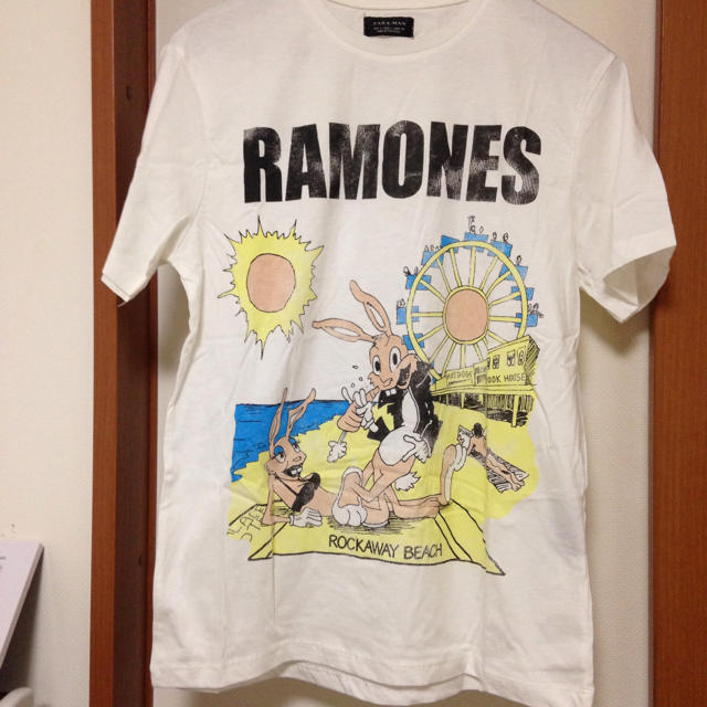 ZARA(ザラ)のRAMONES Tシャツ 未使用 ZARA MAN メンズのトップス(Tシャツ/カットソー(半袖/袖なし))の商品写真