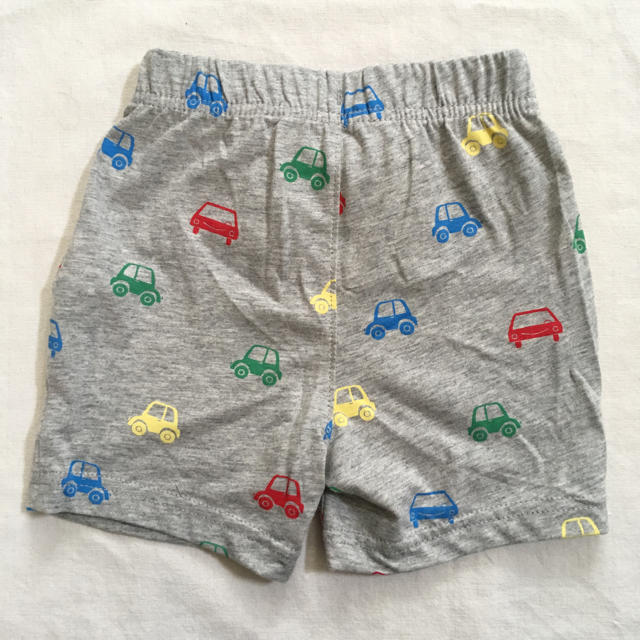 babyGAP(ベビーギャップ)の『新品』babyGap 男の子向 車柄 ショートパンツ 80㎝サイズ キッズ/ベビー/マタニティのベビー服(~85cm)(パンツ)の商品写真